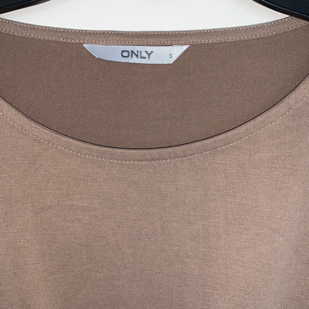 Top - Picture 2 of 5